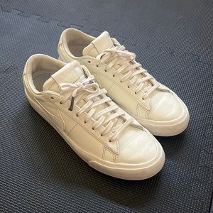 NIKELAB BLAZER STUDIO LOW QS
SAIL & GUM LIGHT BROWN Size 10.5